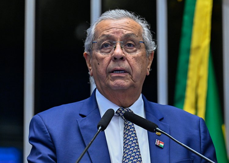 Jayme Campos cobra prioridade absoluta para a educação no Brasil