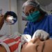Julho Neon: nova lei oficializa mês de conscientização sobre saúde bucal no Brasil