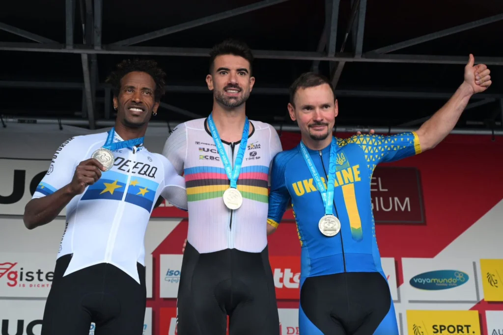 Lauro Chaman conquista medalha de ouro na Copa do Mundo de ciclismo de estrada