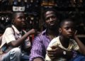 Longa nigeriano a sombra do pai vence festival internacional de cinema de Brasília