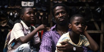 Longa nigeriano a sombra do pai vence festival internacional de cinema de Brasília