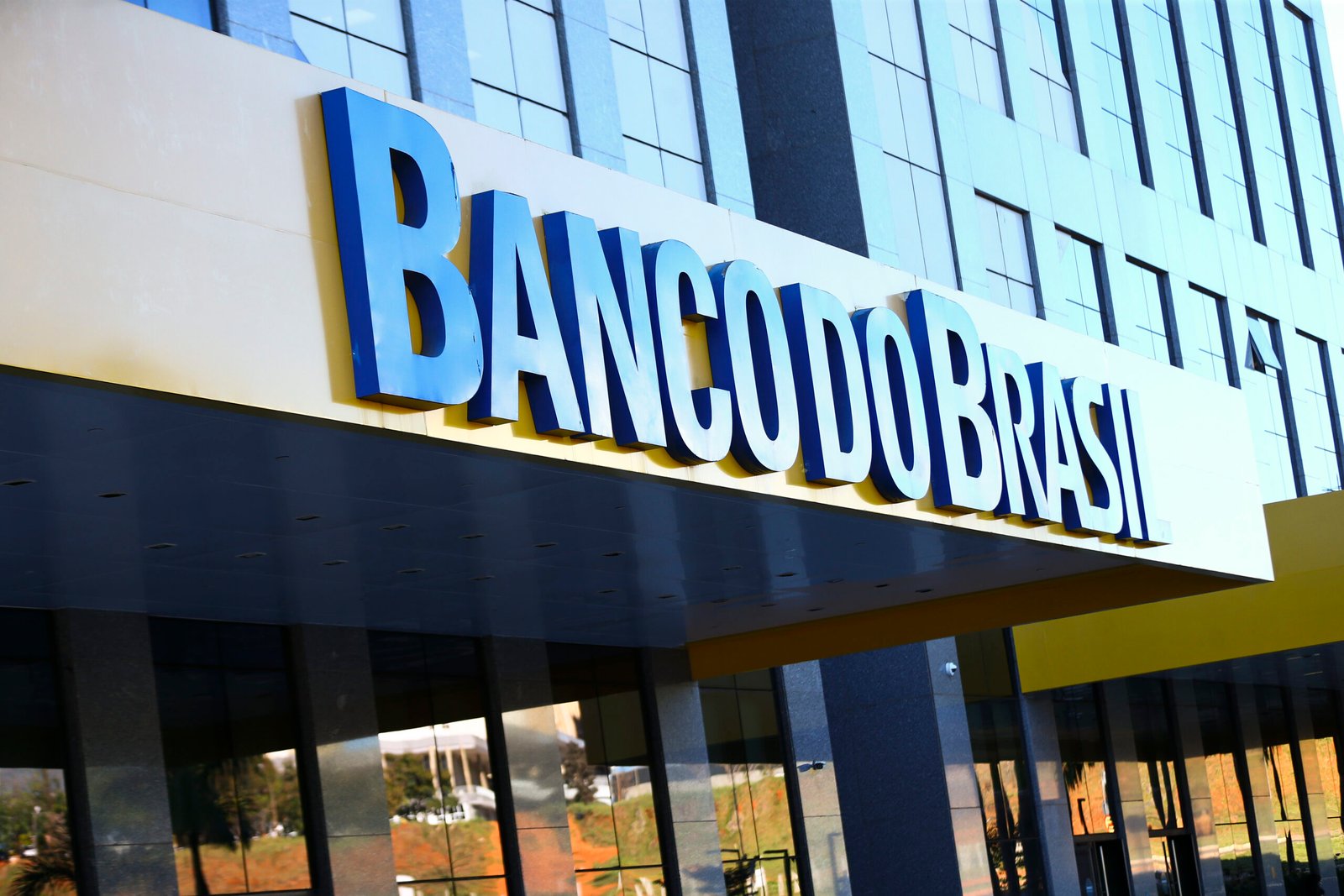 Lucro do Banco do Brasil despenca 54% sob peso da crise no agronegócio