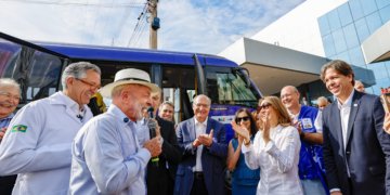 Lula anuncia R$ 2,2 bilhões para o SUS e critica uso de recursos por banqueiros