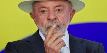Lula classifica detenção de ativista brasileiro em Israel como injustificável