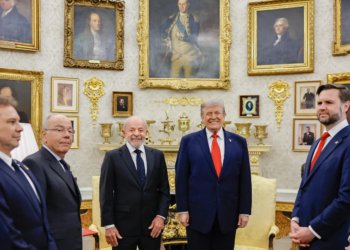Lula e Trump dão prazo de 30 dias para resolver impasse sobre tarifas comerciais