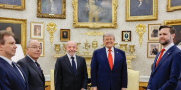 Lula e Trump dão prazo de 30 dias para resolver impasse sobre tarifas comerciais