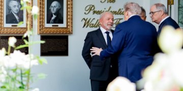 Lula e Trump se reúnem na Casa Branca para discutir relações comerciais e segurança