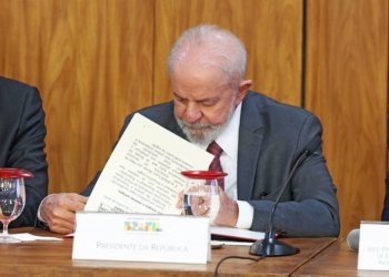 Lula veta projeto que considerava estágio como experiência profissional