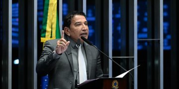 Magno Malta nega acusação de agressão e aponta falhas em atendimento hospitalar