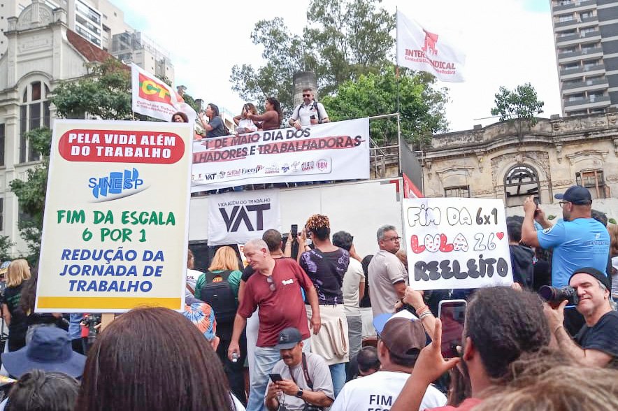 Manifestação em SP clama pelo fim da escala 6x1 e combate ao feminicídio