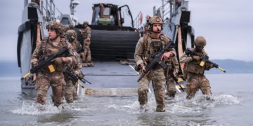 Marinhas do Brasil e França realizam exercícios conjuntos na costa do Rio de Janeiro