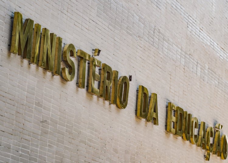MEC envia força-tarefa ao Acre após ataque a tiros em escola estadual