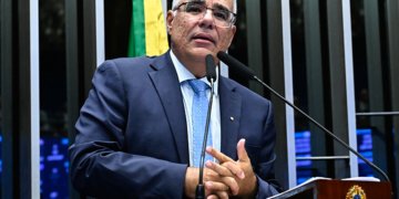 Modelo da Justiça do Trabalho tem que ser revisto, propõe Eduardo Girão
