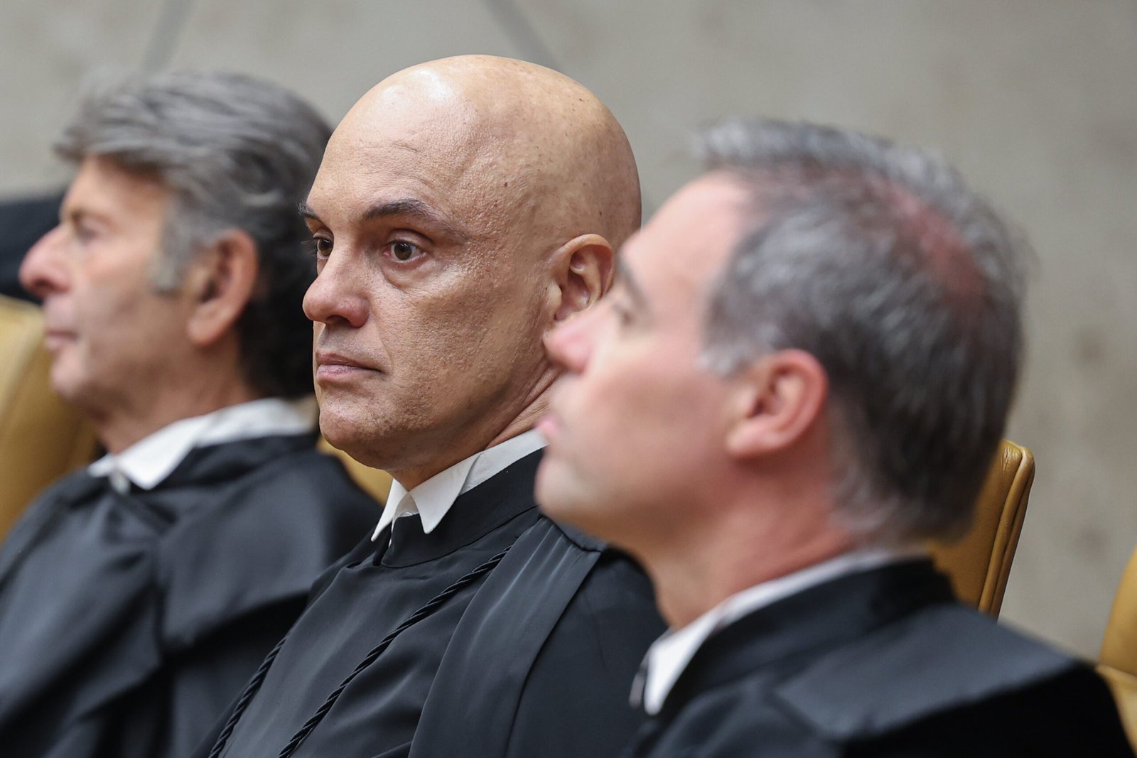 Moraes suspende Lei da Dosimetria para condenados pelo 8 de janeiro