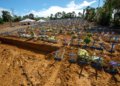 Negacionismo custou 3,4 anos de vida aos brasileiros durante a pandemia