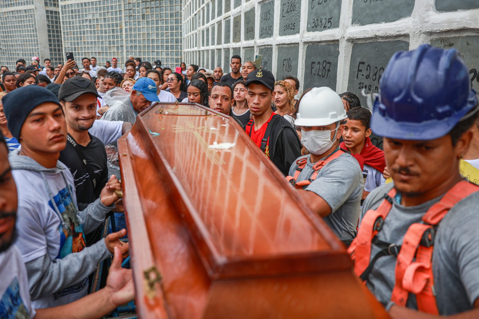 Nove em cada dez moradores de favelas no Rio rejeitam modelo atual de operações policiais