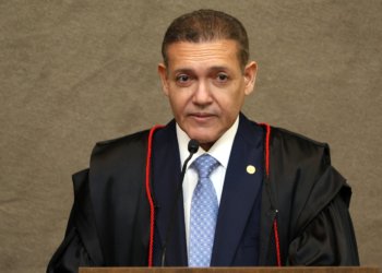 Nunes Marques assume presidência do TSE com foco no combate à IA nas eleições