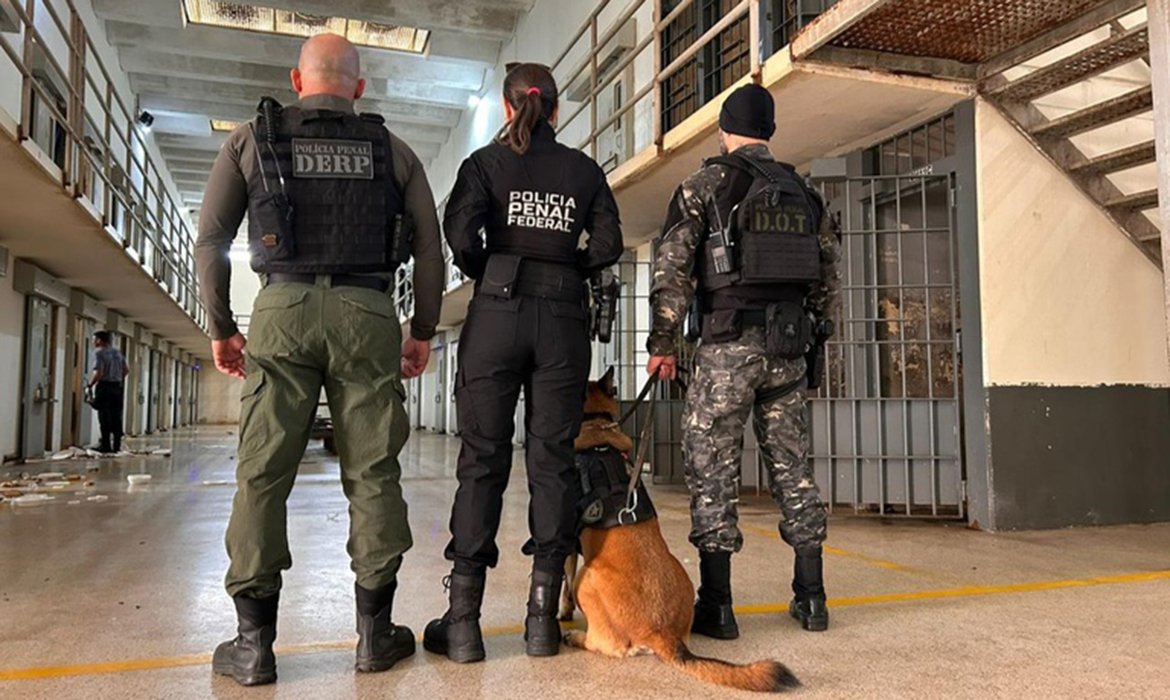 Operação Mute combate o crime organizado em presídios de 15 estados