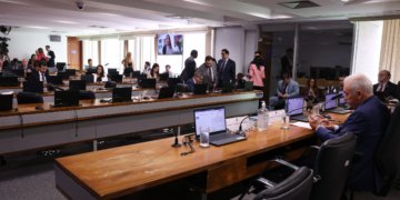 Pedido de vista trava avanço da autonomia financeira do Banco Central na CCJ