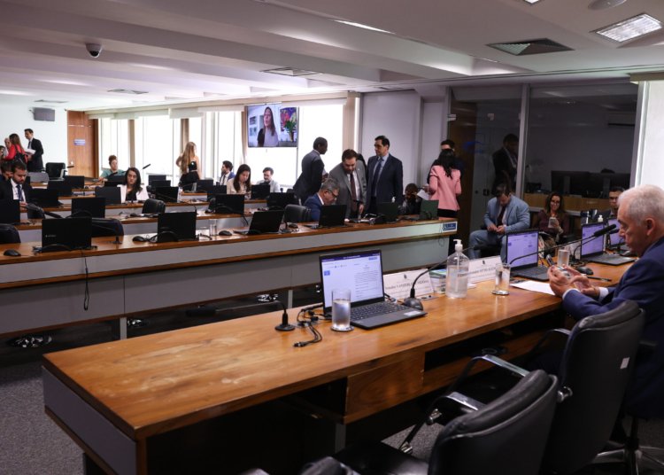 Pedido de vista trava avanço da autonomia financeira do Banco Central na CCJ