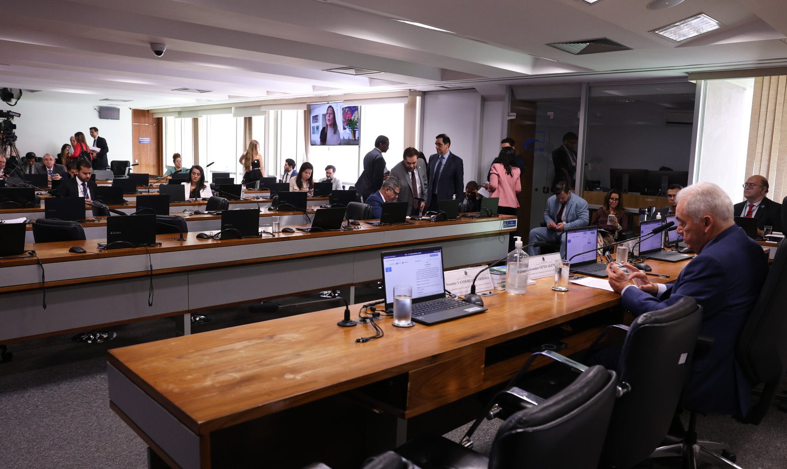Pedido de vista trava avanço da autonomia financeira do Banco Central na CCJ