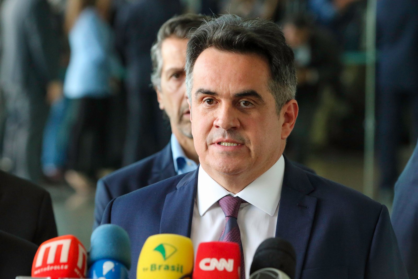 PF investiga repasses mensais e favores de banqueiro ao senador Ciro Nogueira