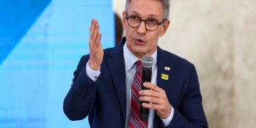 PGR denuncia Romeu Zema por calúnia contra ministro Gilmar Mendes