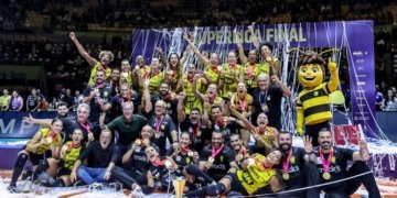 Praia clube domina o minas e conquista o tricampeonato da superliga feminina