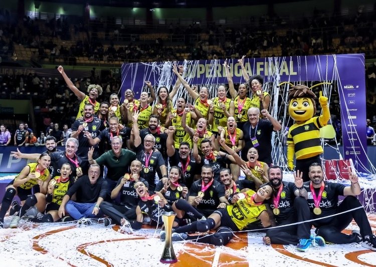 Praia clube domina o minas e conquista o tricampeonato da superliga feminina
