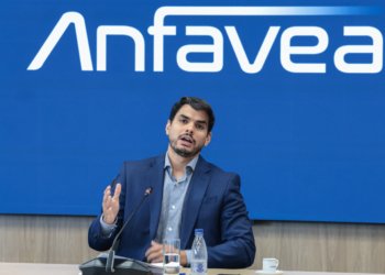Produção de veículos no Brasil cresce 2,4% e setor vive melhor abril em 12 anos