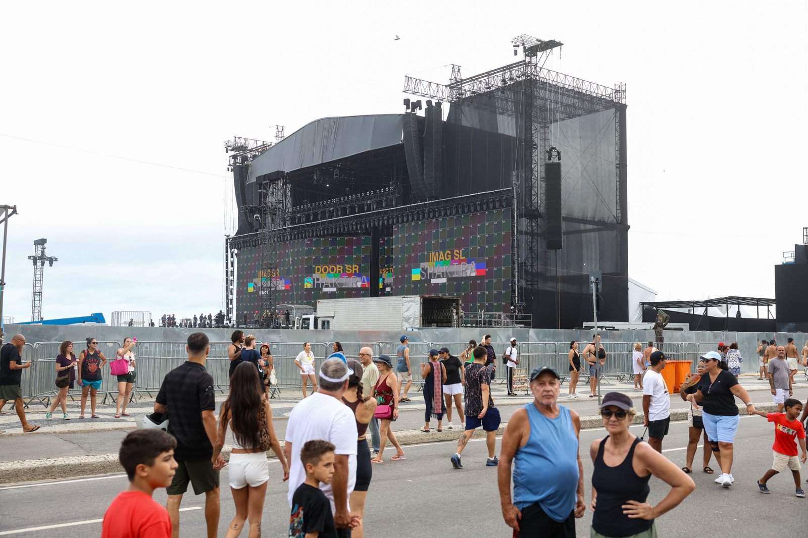 Rio reforça segurança com policiais bilíngues para show de Shakira em Copacabana