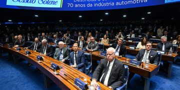 Sessão destaca importância da indústria automotiva para a economia