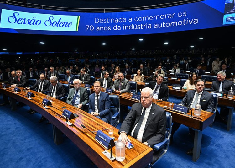 Sessão destaca importância da indústria automotiva para a economia