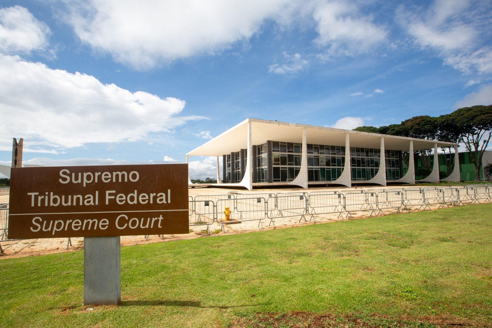 STF articula resposta após Moraes ser notificado por e-mail nos EUA