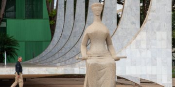 STF suspende julgamento sobre aposentadoria compulsória de empregados públicos