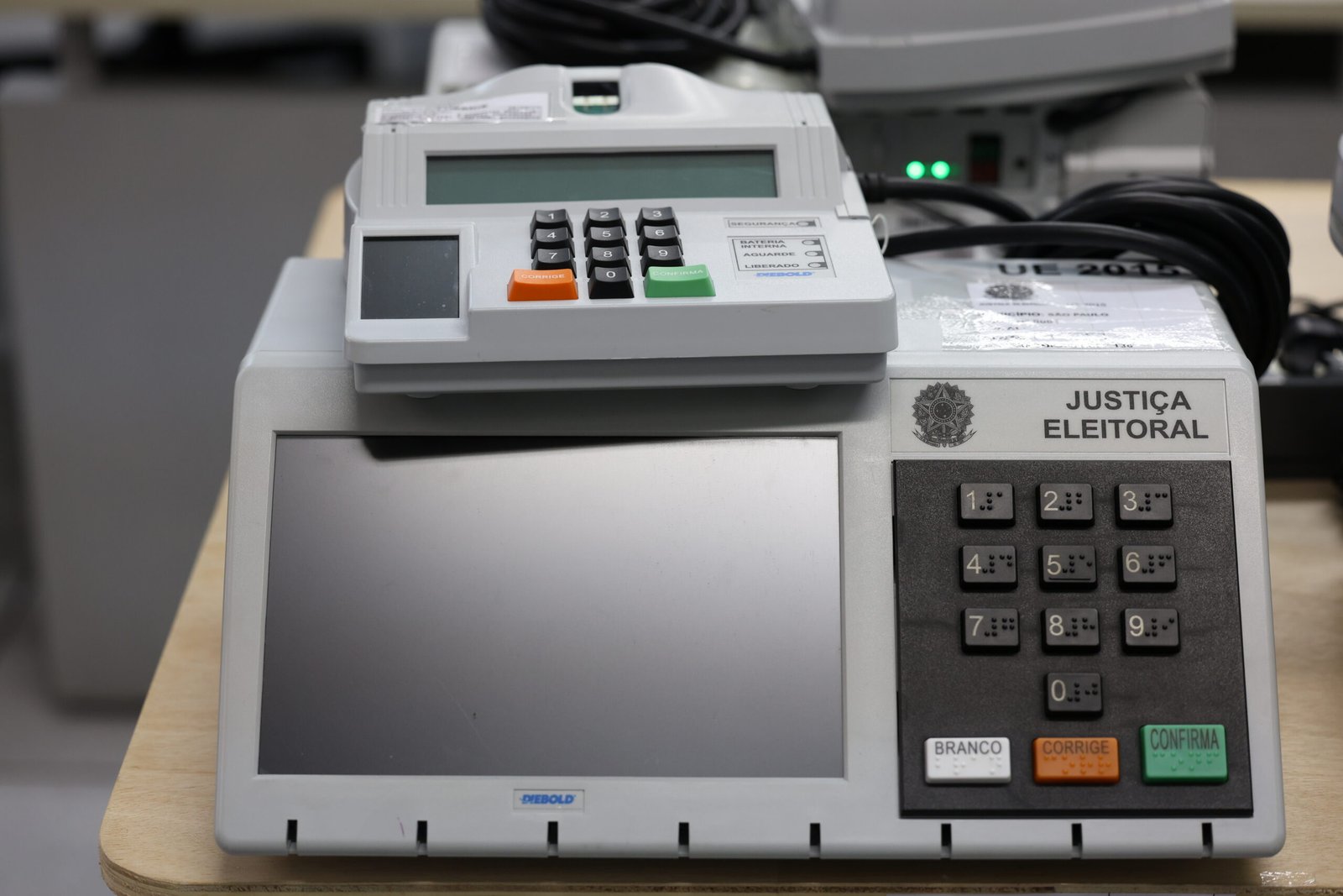 Urnas eletrônicas completam 30 anos sob mira constante de fake news