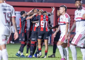 Vitória elimina Flamengo e avança às oitavas da Copa do Brasil