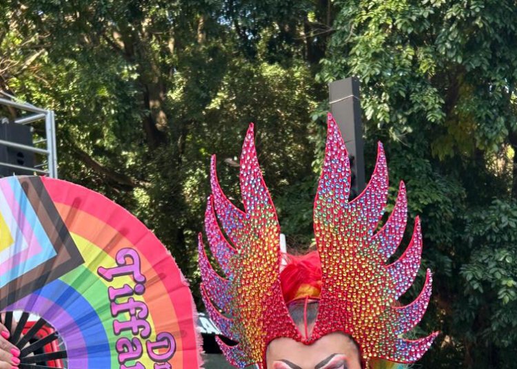 30ª parada do orgulho LGBT+ de São Paulo exige compromisso nas urnas e reúne multidão