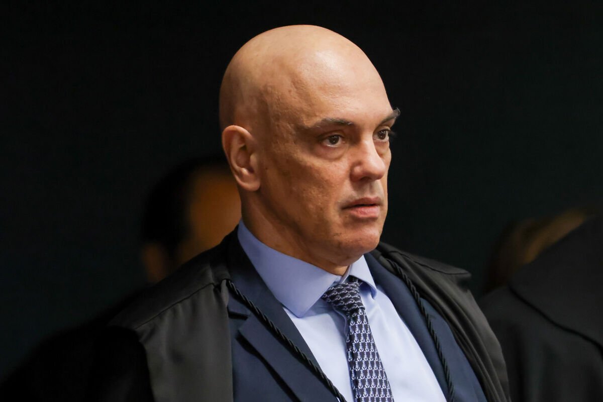Alexandre de Moraes vota pela condenação de Eduardo Bolsonaro por coação no STF