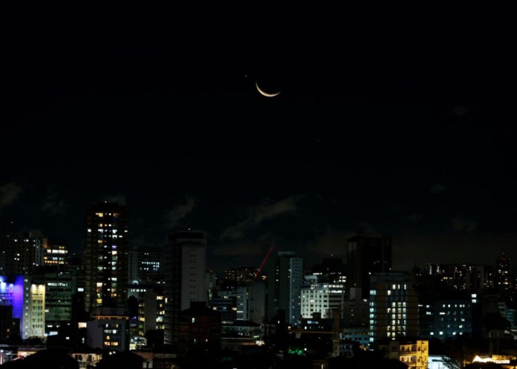 Alinhamento de planetas com a Lua volta a ser visto nesta quinta-feira em todo o Brasil