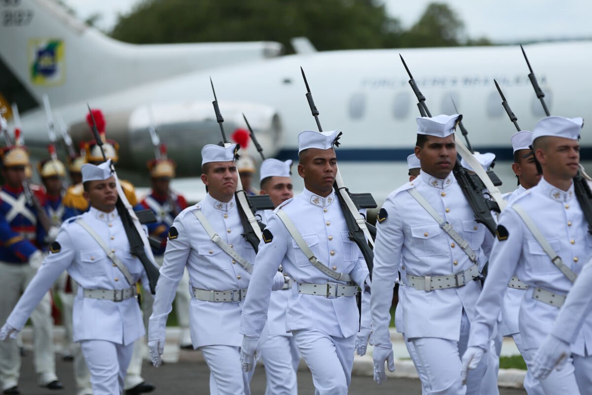 Alistamento militar obrigatório para jovens de 18 anos termina nesta terça-feira