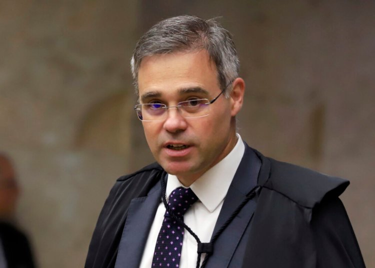 André Mendonça será o responsável por investigar o financiamento de filme sobre Bolsonaro