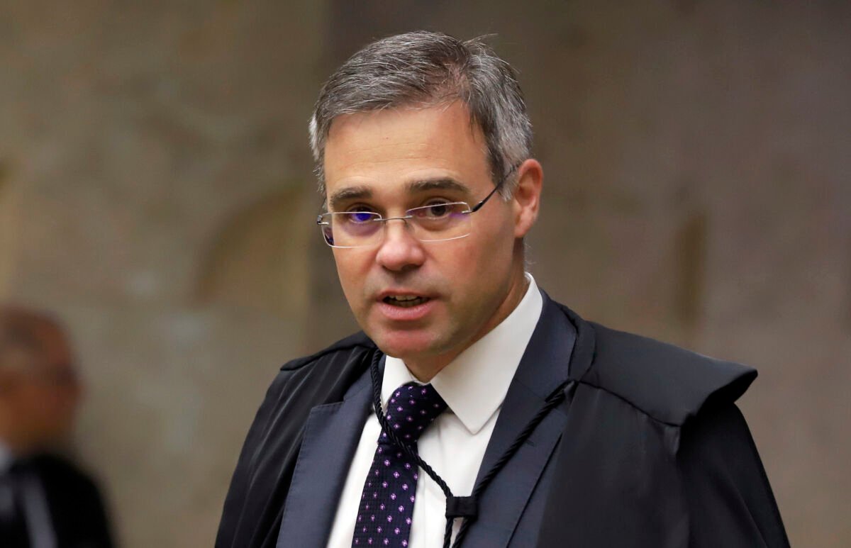 André Mendonça será o responsável por investigar o financiamento de filme sobre Bolsonaro