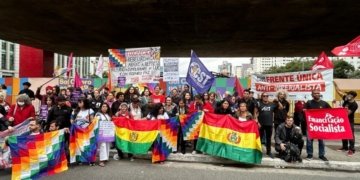 Bolivianos em São Paulo cobram queda de Rodrigo Paz e fim de estado de exceção