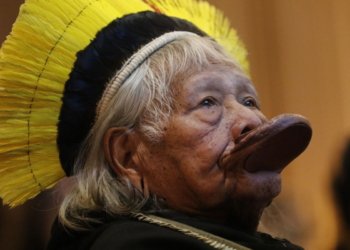 Cacique Raoni passa por cirurgia de emergência em São Paulo aos 94 anos