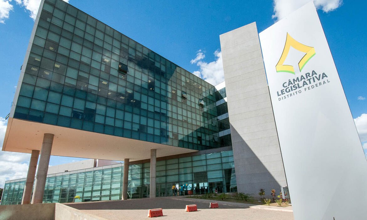Câmara Legislativa do Distrito Federal veta escala 6x1 para profissionais terceirizados