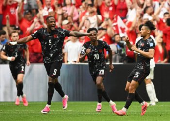 Canadá goleia Catar por 6 a 0 e celebra seu primeiro triunfo em Copas do Mundo
