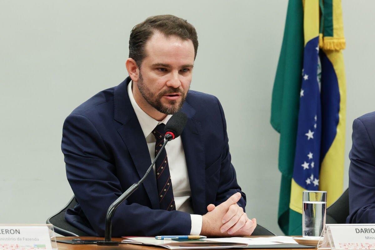 Dario Durigan questiona riscos de criar um novo Poder com autonomia total do BC