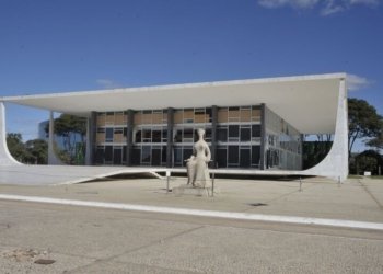 Defesa de Jair Bolsonaro alega ao STF regularidade na posse de arma interceptada em blitz