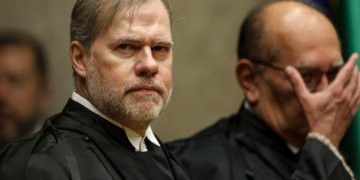 Dias Toffoli assume cargo no TSE e afirma que o eleitor define os rumos das eleições de outubro